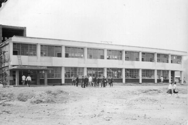 1965년 학교건립 공사 시작 및 최초의 건물